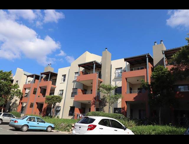 2 BEDROOM APARTMENT FOR SALE IN BRYANSTON